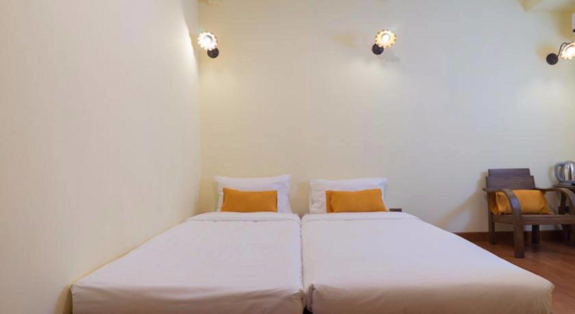 มานอน สลีป อีท ดริ้ง Bed & Breakfast เชียงใหม่ ภายนอก รูปภาพ