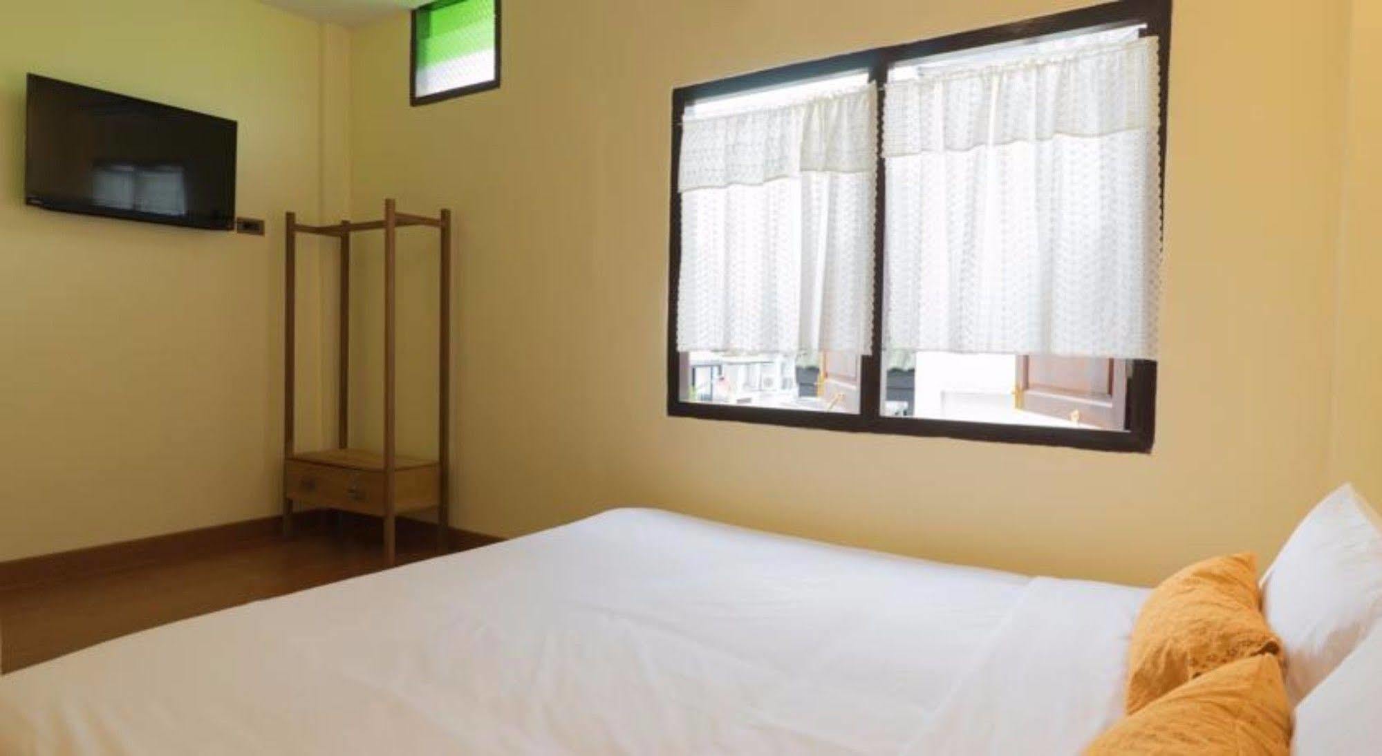 มานอน สลีป อีท ดริ้ง Bed & Breakfast เชียงใหม่ ภายนอก รูปภาพ