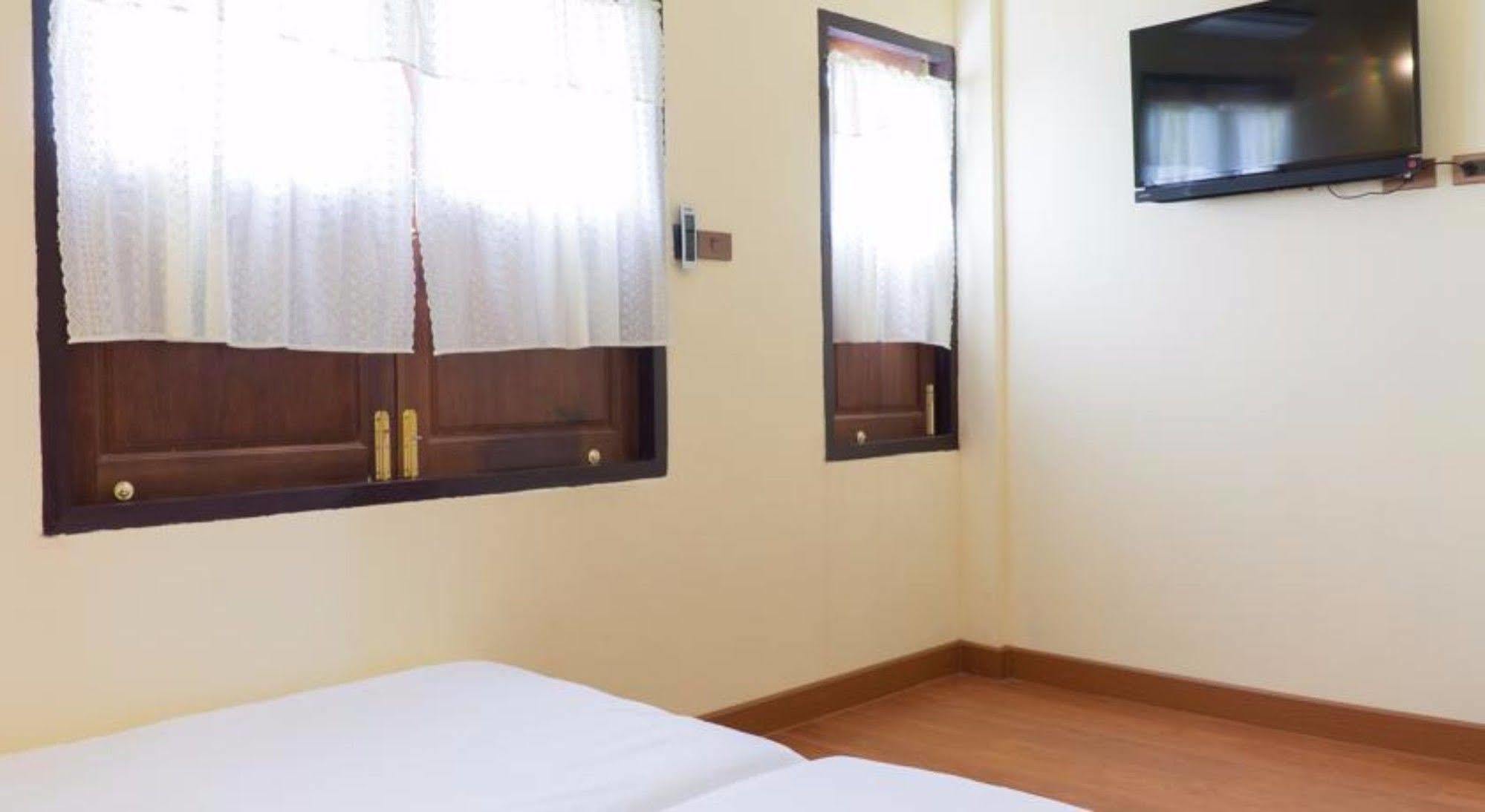 มานอน สลีป อีท ดริ้ง Bed & Breakfast เชียงใหม่ ภายนอก รูปภาพ