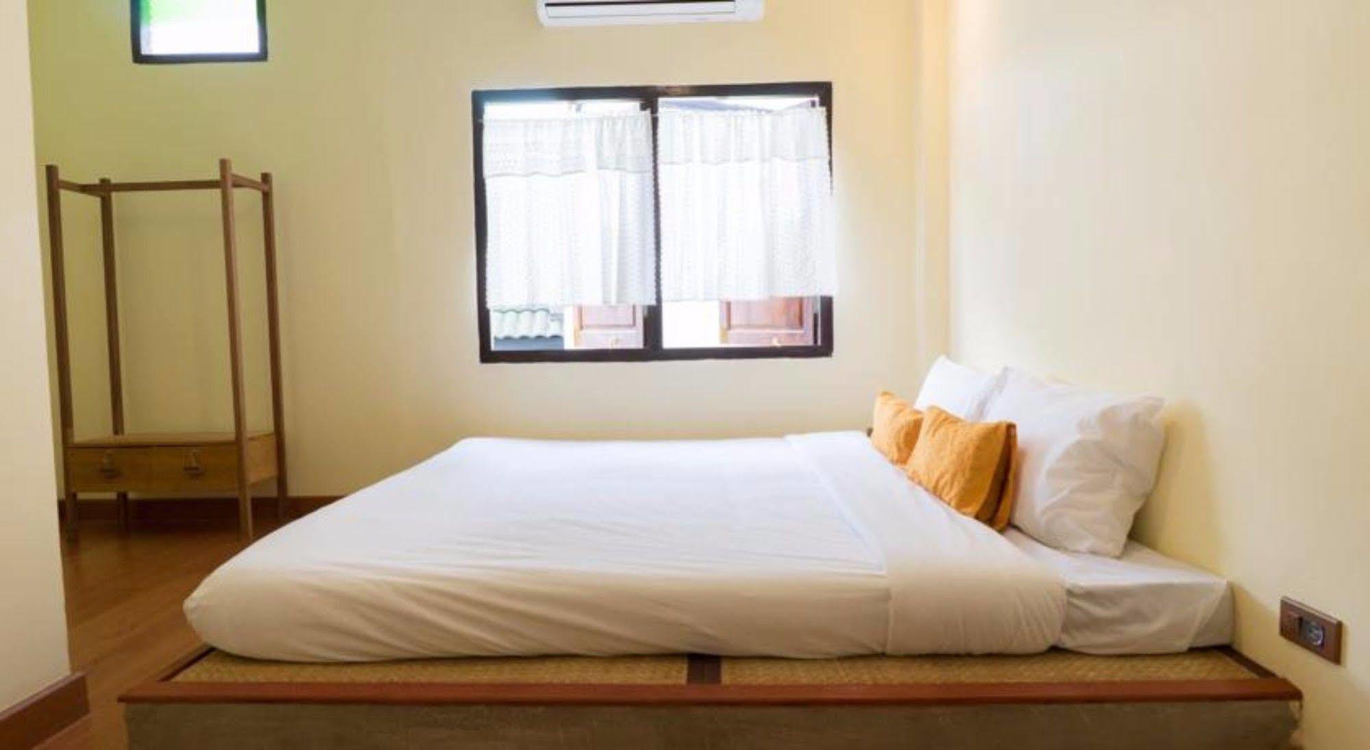 มานอน สลีป อีท ดริ้ง Bed & Breakfast เชียงใหม่ ภายนอก รูปภาพ