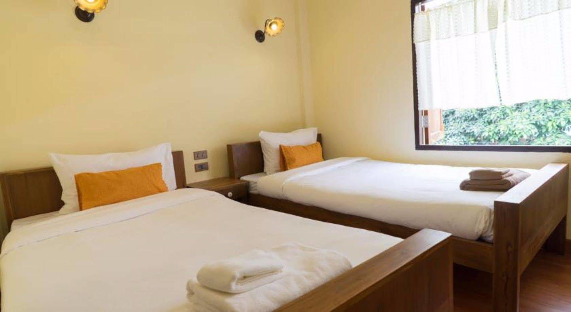 มานอน สลีป อีท ดริ้ง Bed & Breakfast เชียงใหม่ ภายนอก รูปภาพ