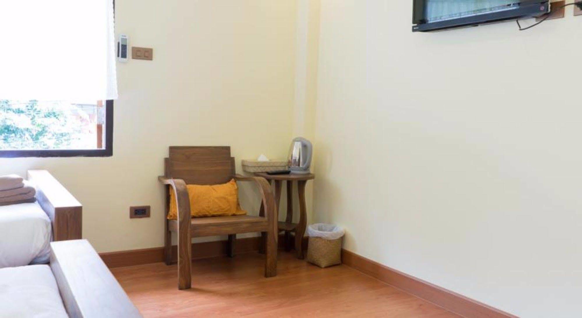 มานอน สลีป อีท ดริ้ง Bed & Breakfast เชียงใหม่ ภายนอก รูปภาพ