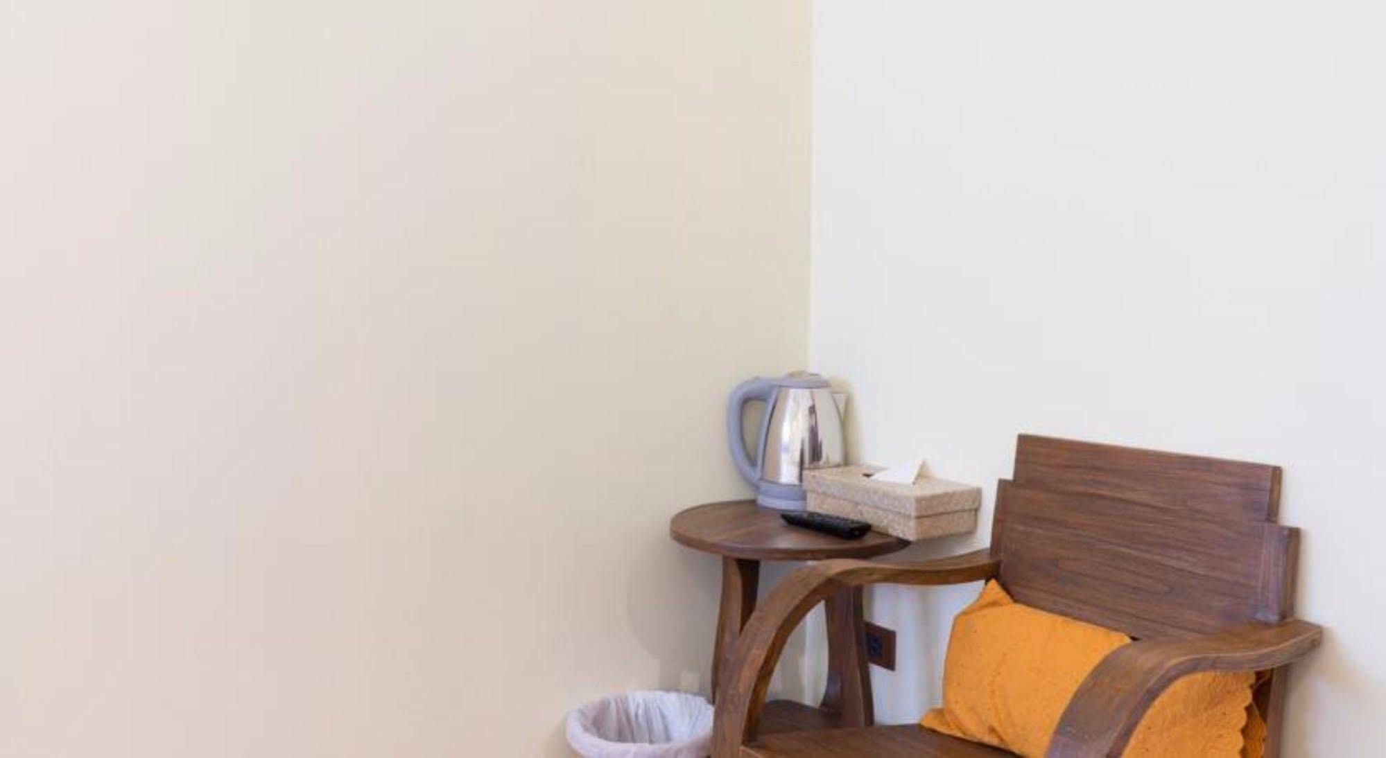 มานอน สลีป อีท ดริ้ง Bed & Breakfast เชียงใหม่ ภายนอก รูปภาพ