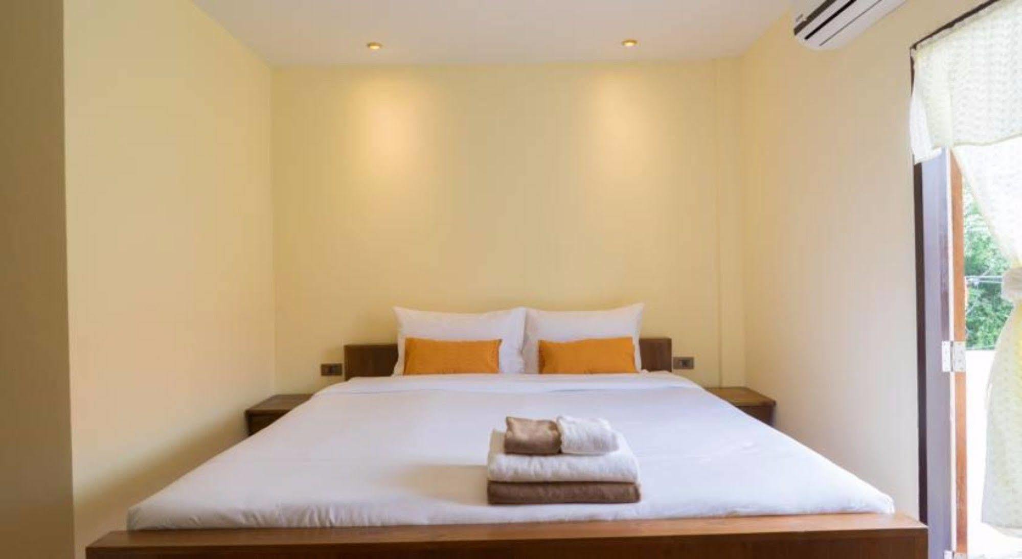 มานอน สลีป อีท ดริ้ง Bed & Breakfast เชียงใหม่ ภายนอก รูปภาพ
