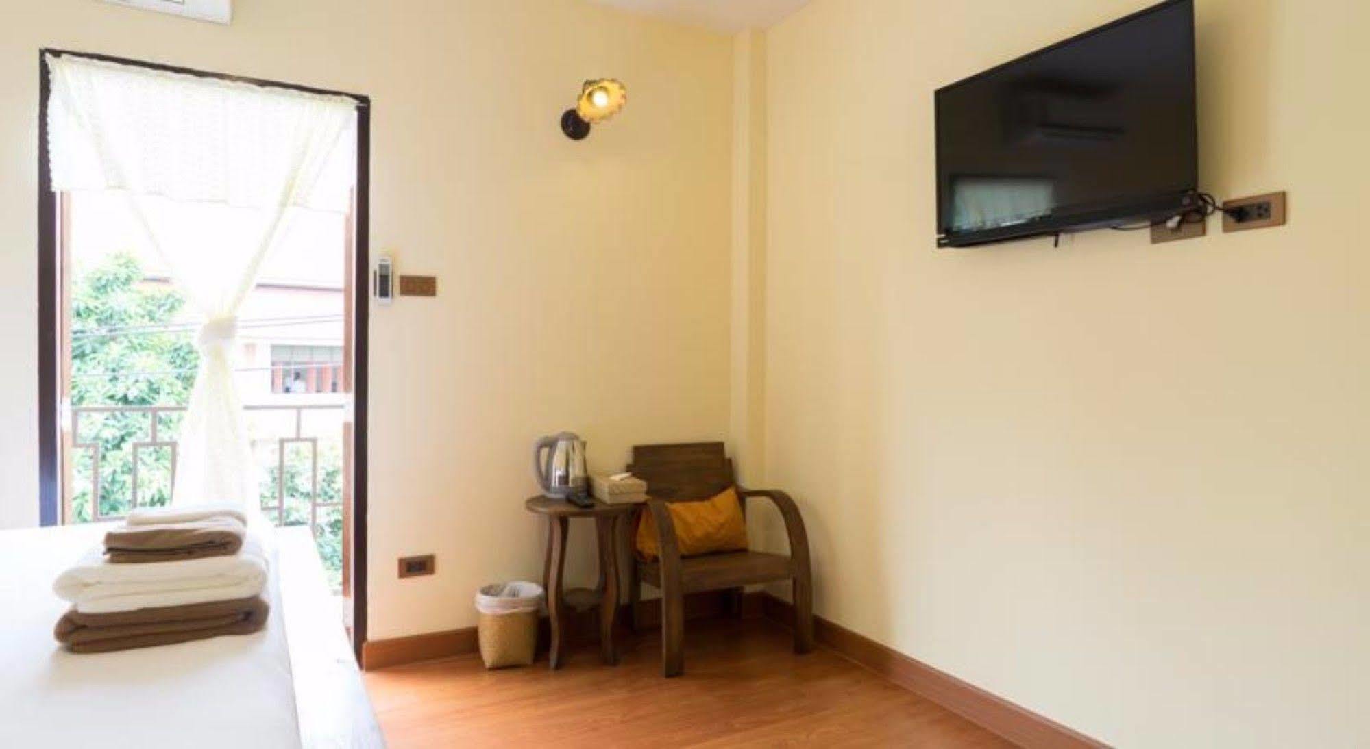 มานอน สลีป อีท ดริ้ง Bed & Breakfast เชียงใหม่ ภายนอก รูปภาพ