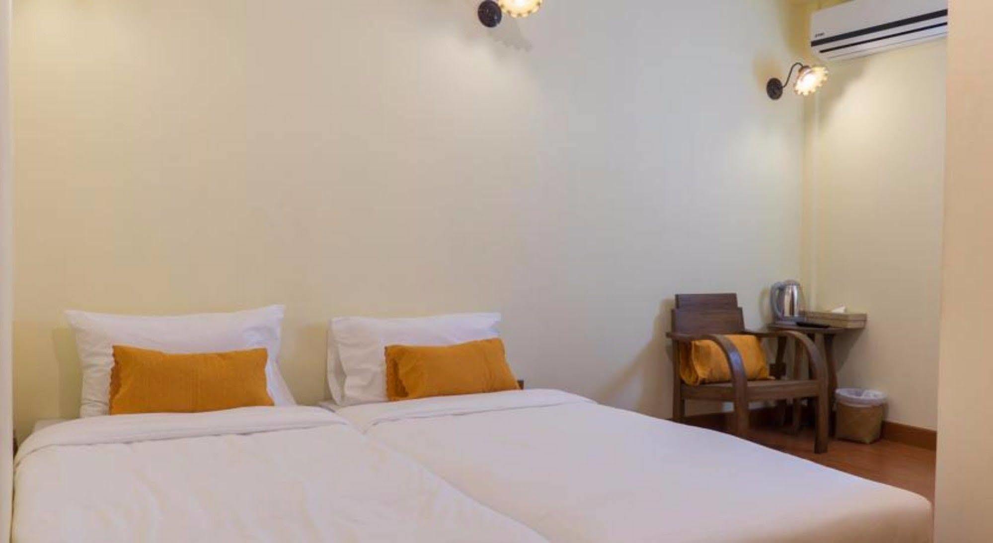 มานอน สลีป อีท ดริ้ง Bed & Breakfast เชียงใหม่ ภายนอก รูปภาพ