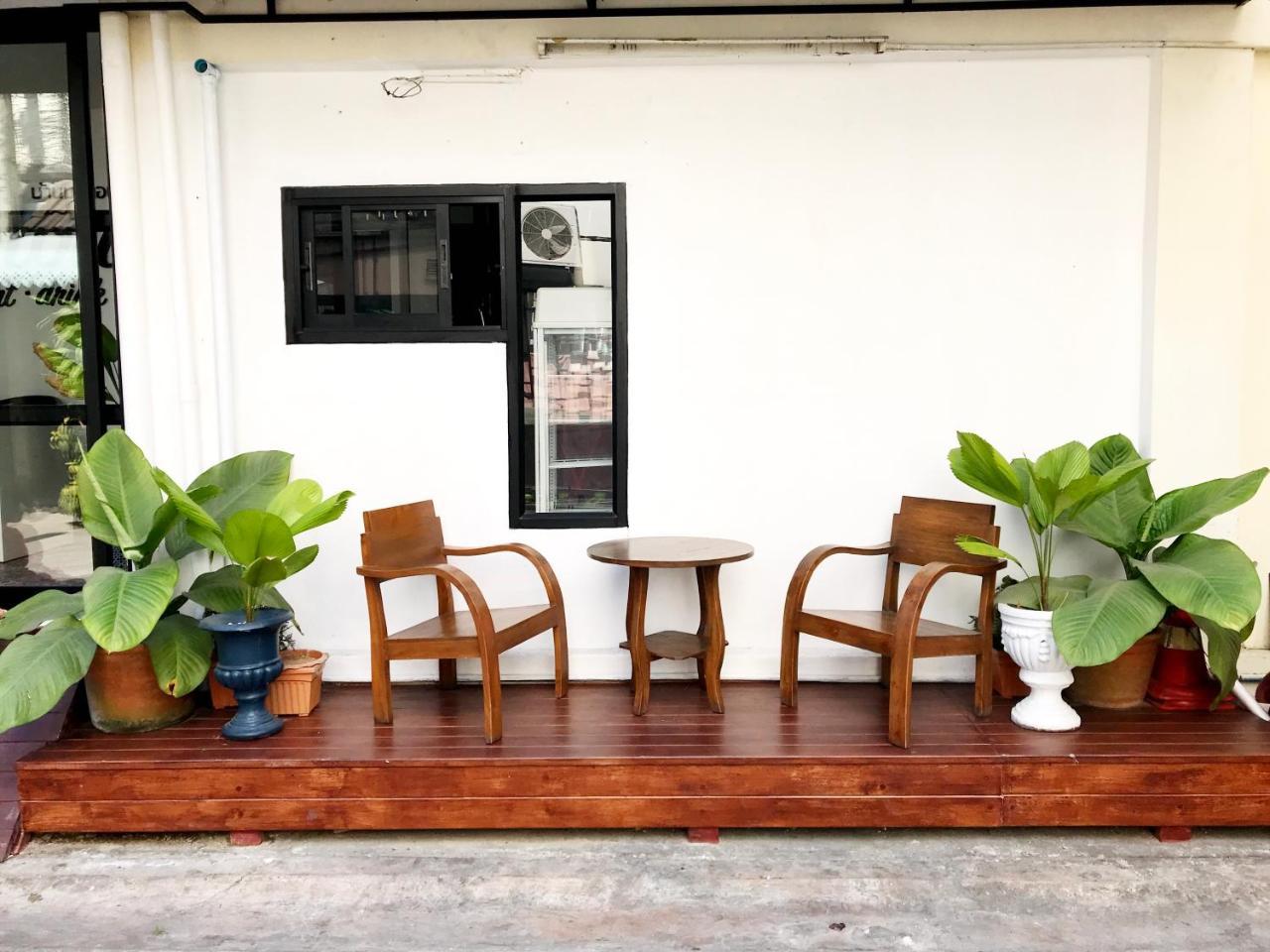 มานอน สลีป อีท ดริ้ง Bed & Breakfast เชียงใหม่ ภายนอก รูปภาพ